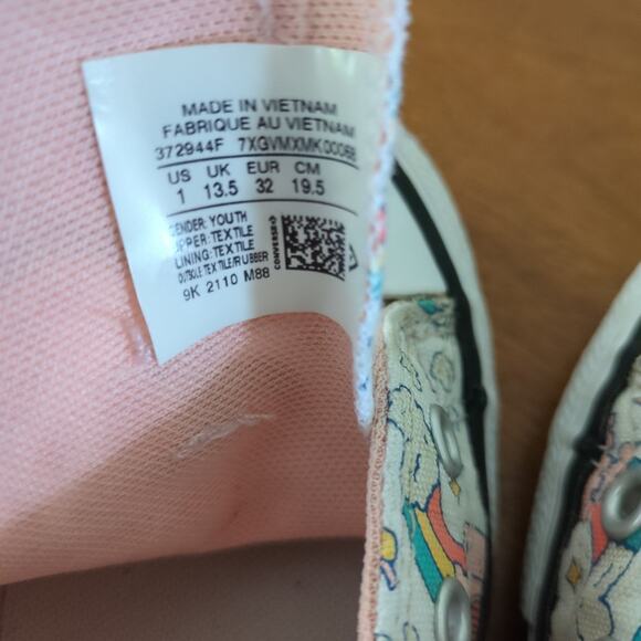 Convers Girls Chuck Taylor All Star Rainbow Castles Big Kids' Sneakers size 1 - Picture 5 of 9